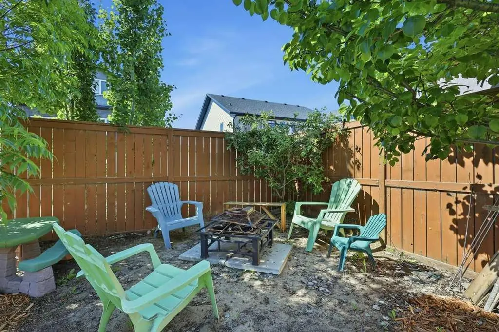 23 Lakeland Road Sylvan Lake AB T4S 0A3