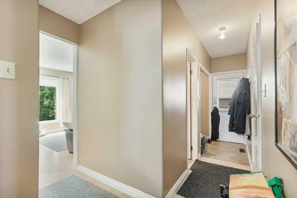 82 Sherwood Boulevard W Lethbridge AB T1K 6E9
