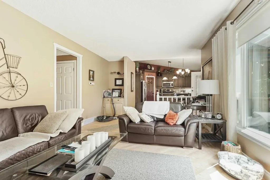 82 Sherwood Boulevard W Lethbridge AB T1K 6E9