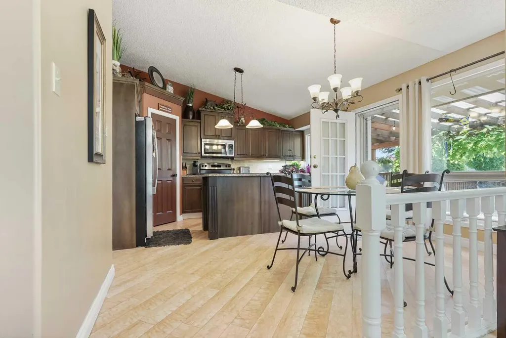 82 Sherwood Boulevard W Lethbridge AB T1K 6E9