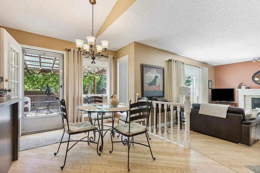 82 Sherwood Boulevard W Lethbridge AB T1K 6E9