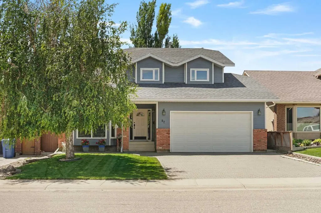 82 Sherwood Boulevard W Lethbridge AB T1K 6E9