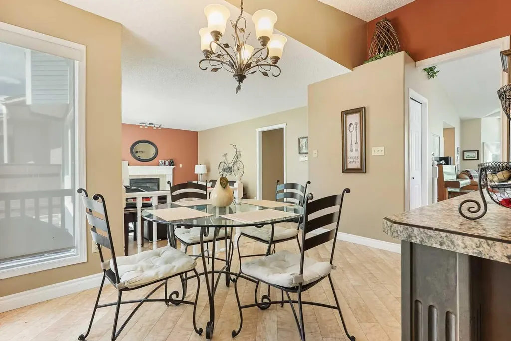 82 Sherwood Boulevard W Lethbridge AB T1K 6E9