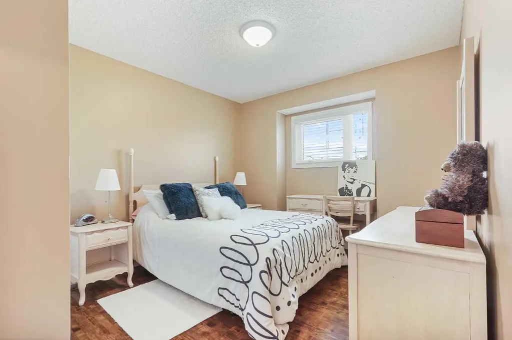 82 Sherwood Boulevard W Lethbridge AB T1K 6E9