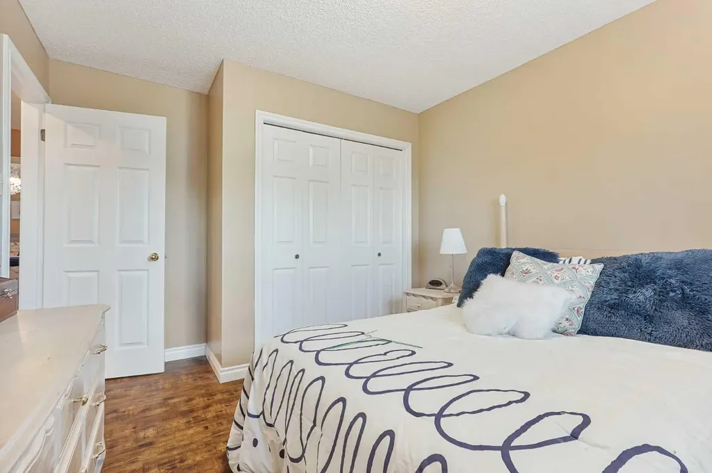 82 Sherwood Boulevard W Lethbridge AB T1K 6E9