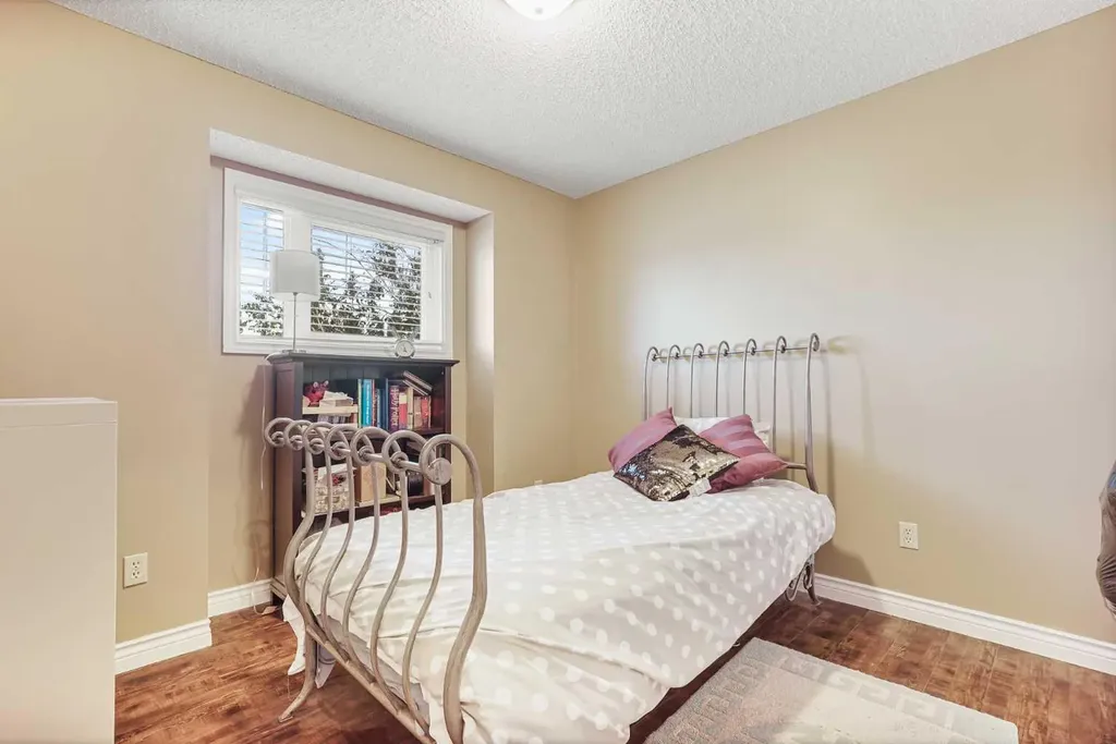 82 Sherwood Boulevard W Lethbridge AB T1K 6E9