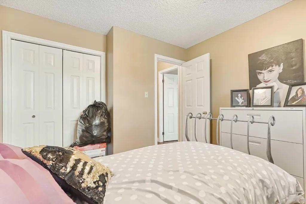 82 Sherwood Boulevard W Lethbridge AB T1K 6E9