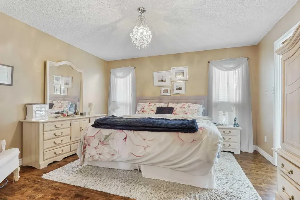 82 Sherwood Boulevard W Lethbridge AB T1K 6E9
