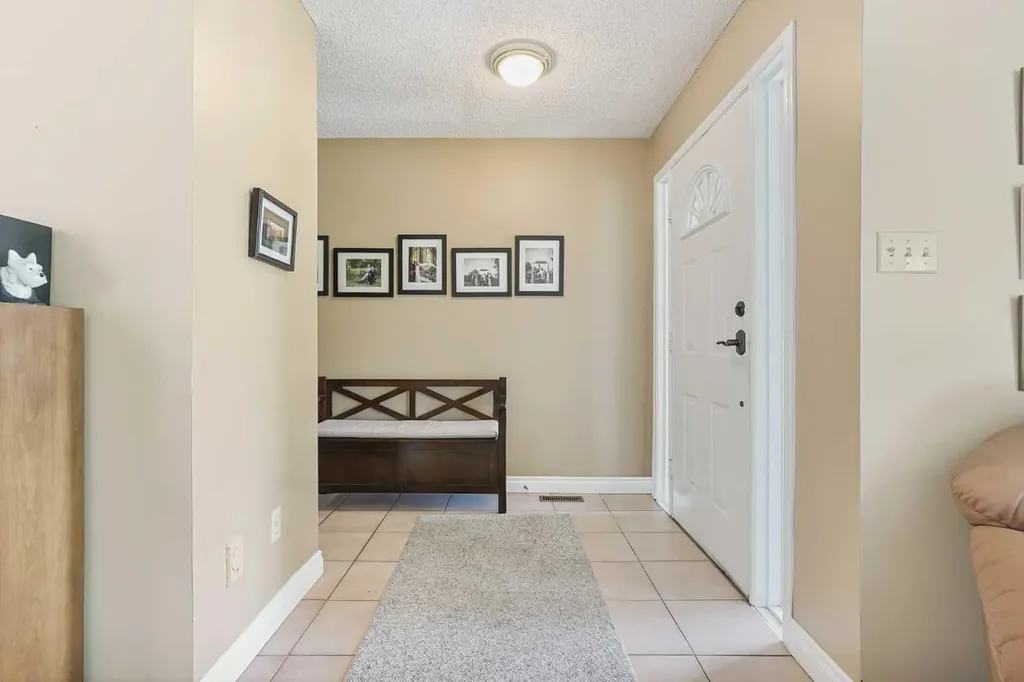 82 Sherwood Boulevard W Lethbridge AB T1K 6E9
