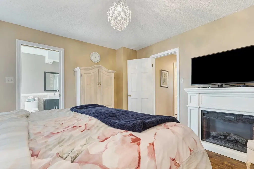 82 Sherwood Boulevard W Lethbridge AB T1K 6E9