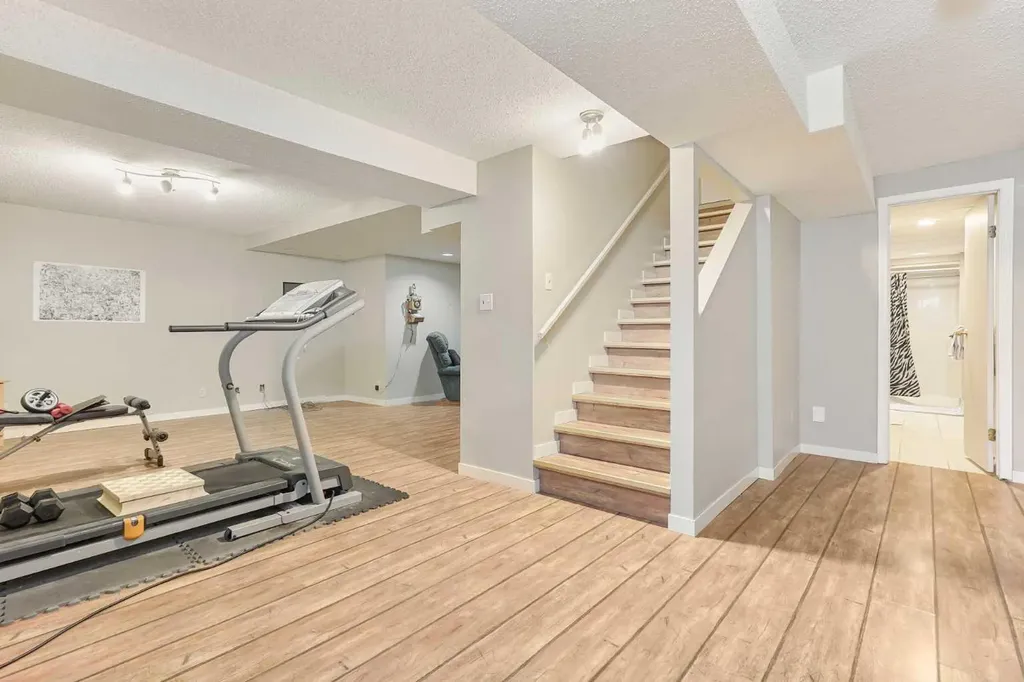 82 Sherwood Boulevard W Lethbridge AB T1K 6E9
