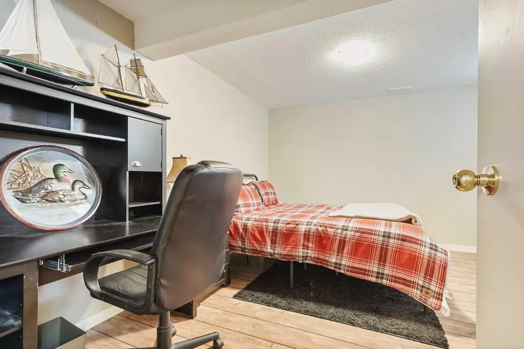 82 Sherwood Boulevard W Lethbridge AB T1K 6E9