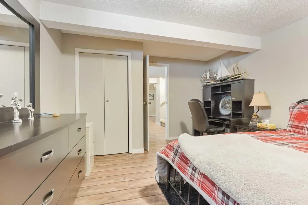 82 Sherwood Boulevard W Lethbridge AB T1K 6E9