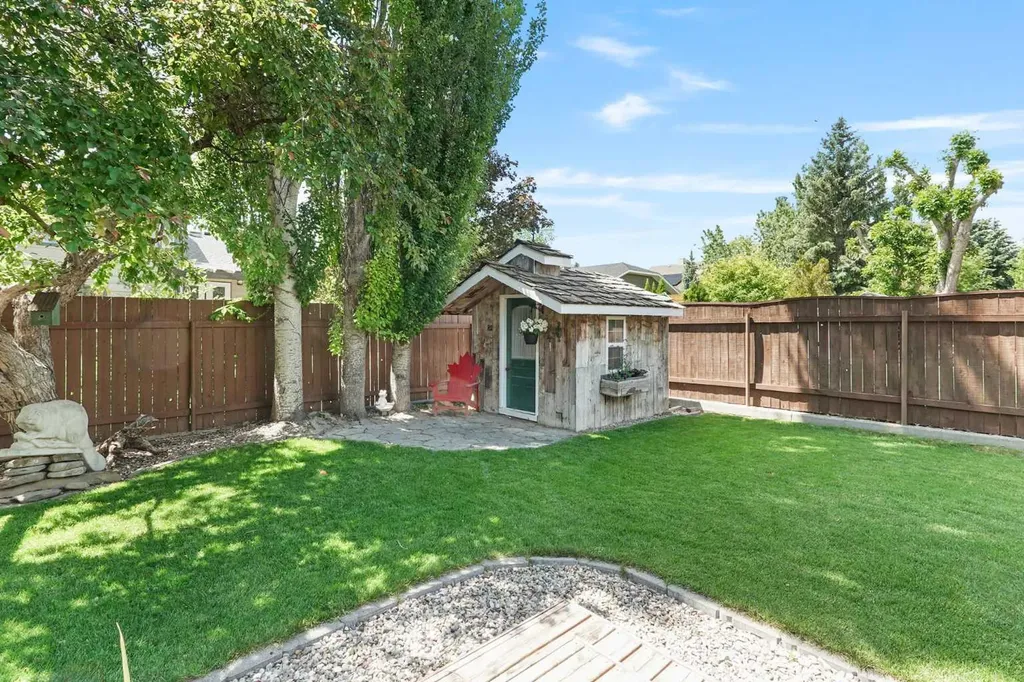 82 Sherwood Boulevard W Lethbridge AB T1K 6E9