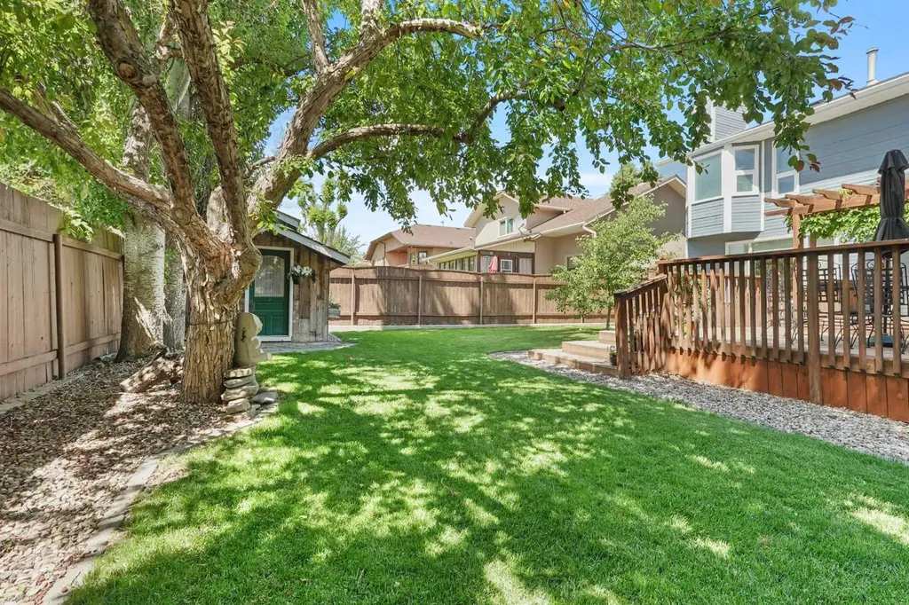 82 Sherwood Boulevard W Lethbridge AB T1K 6E9