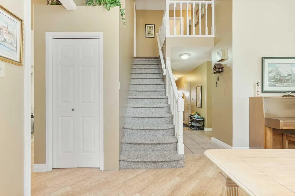 82 Sherwood Boulevard W Lethbridge AB T1K 6E9