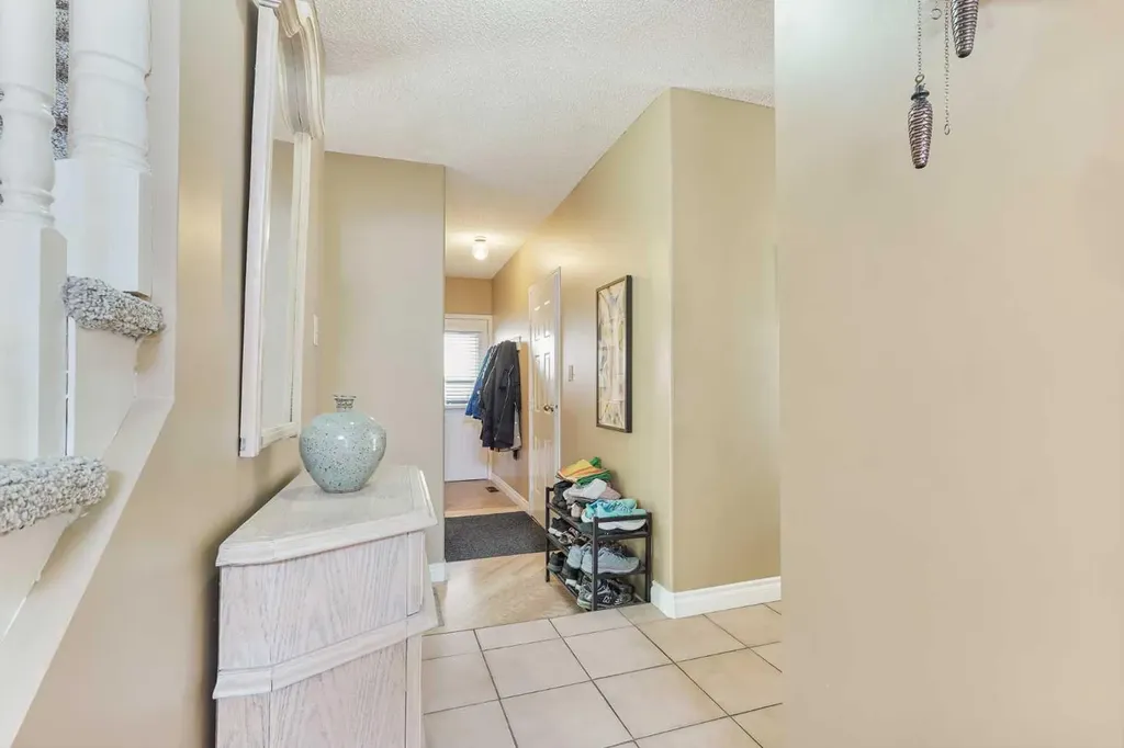 82 Sherwood Boulevard W Lethbridge AB T1K 6E9