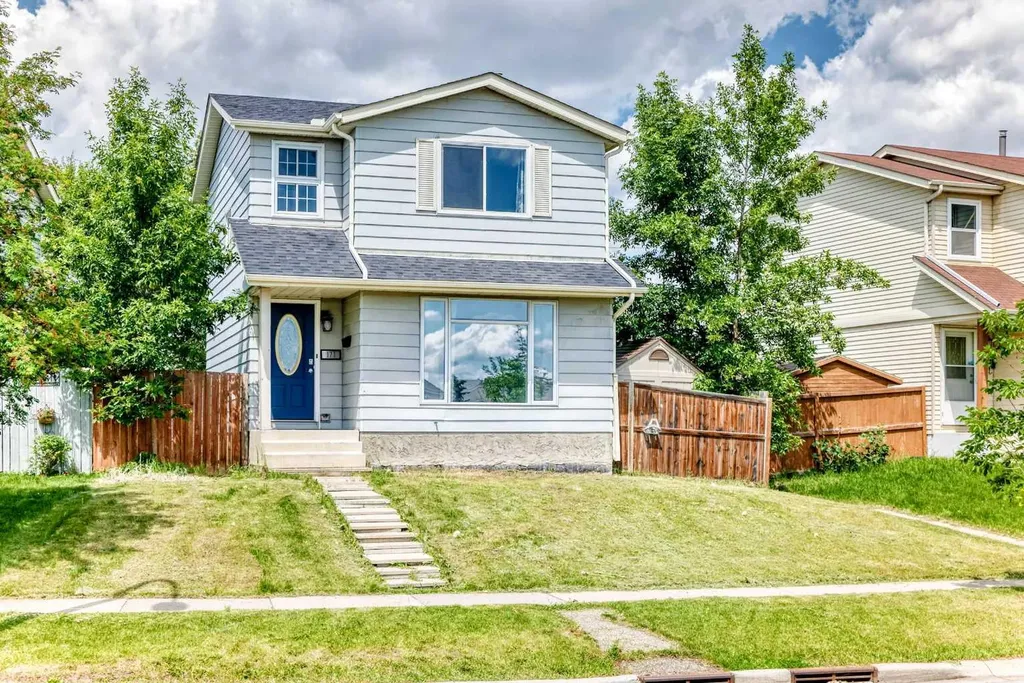 171 Erin Woods Drive SE Calgary AB T2B 2V7