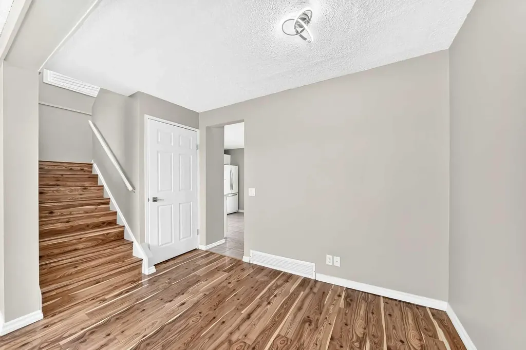 171 Erin Woods Drive SE Calgary AB T2B 2V7