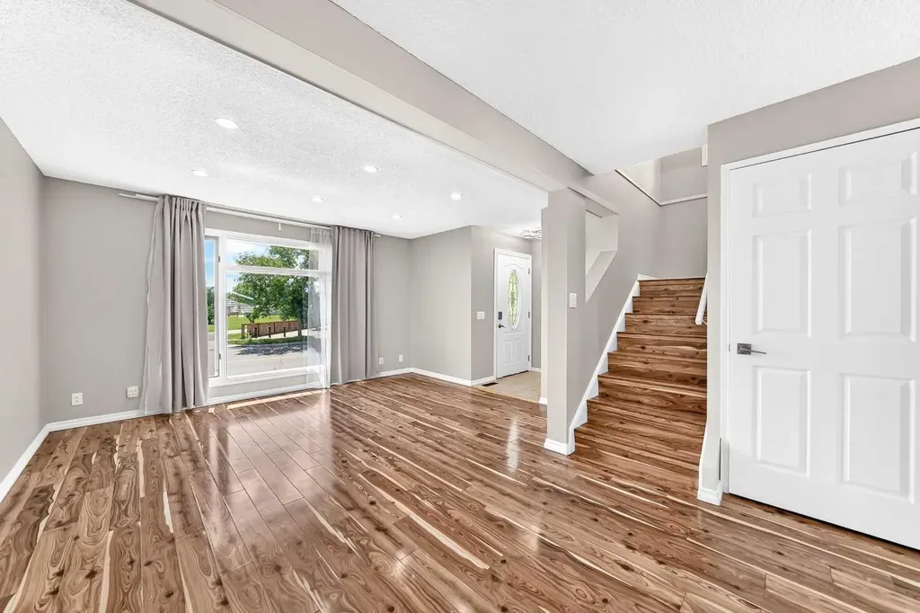 171 Erin Woods Drive SE Calgary AB T2B 2V7