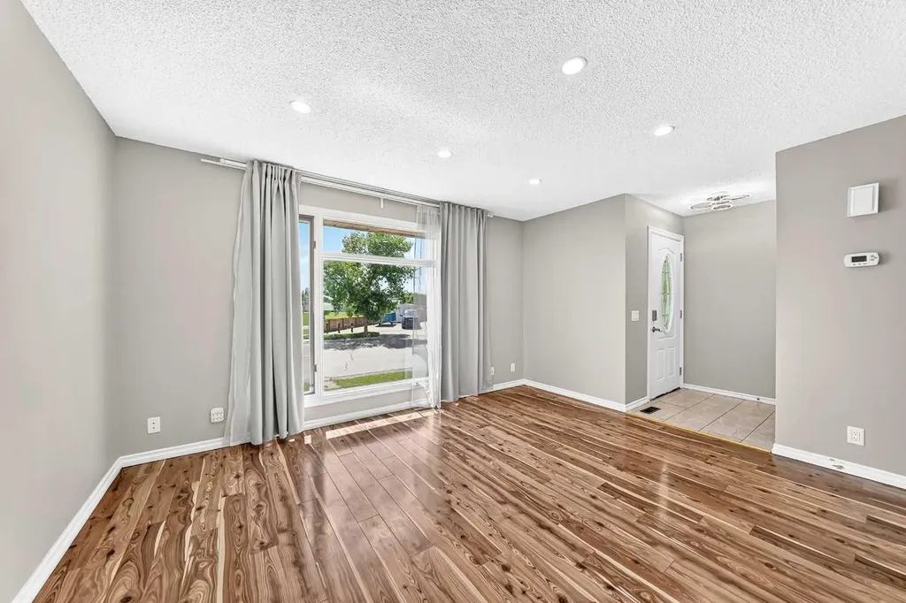 171 Erin Woods Drive SE Calgary AB T2B 2V7
