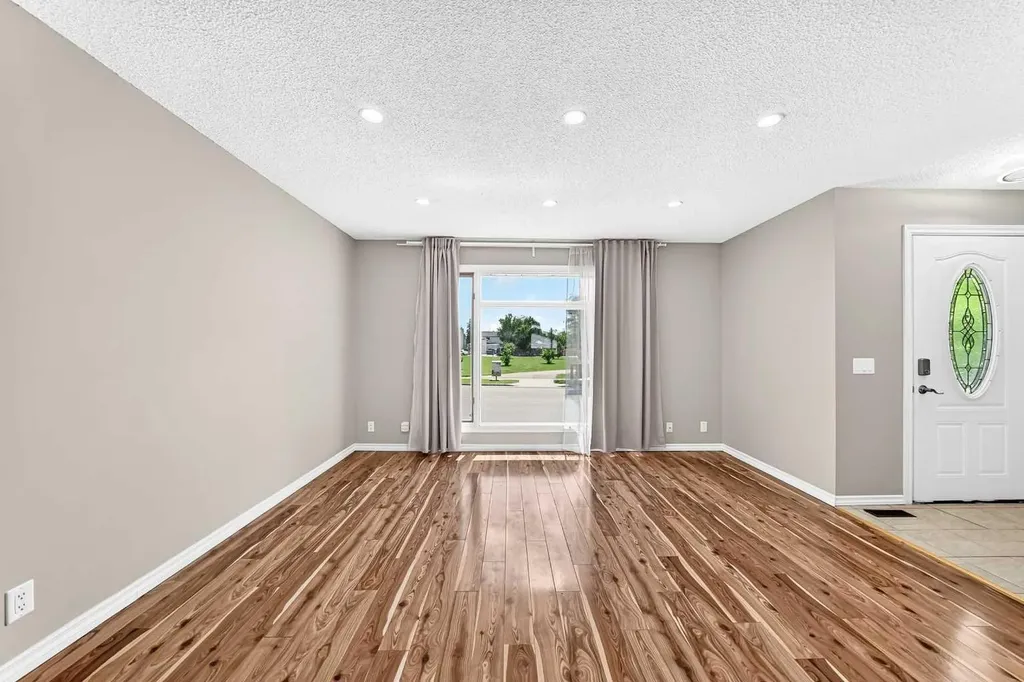 171 Erin Woods Drive SE Calgary AB T2B 2V7