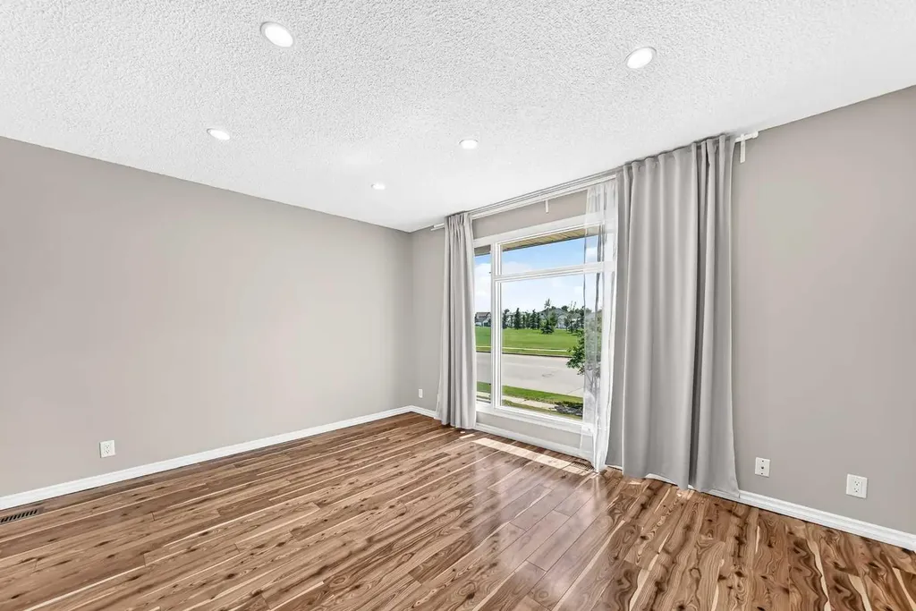 171 Erin Woods Drive SE Calgary AB T2B 2V7