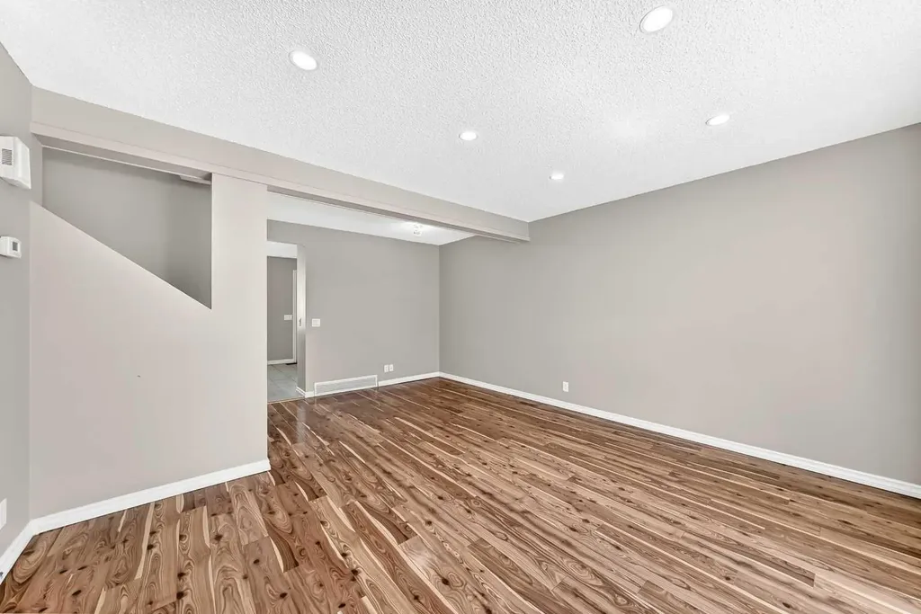 171 Erin Woods Drive SE Calgary AB T2B 2V7