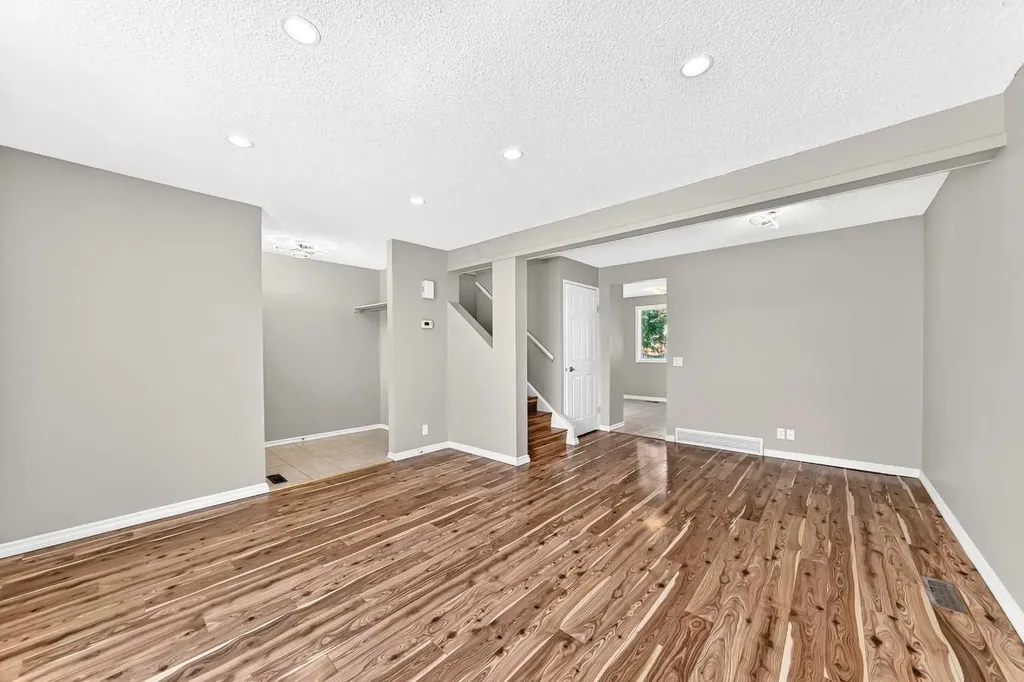 171 Erin Woods Drive SE Calgary AB T2B 2V7
