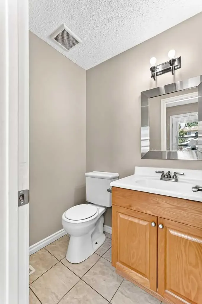 171 Erin Woods Drive SE Calgary AB T2B 2V7