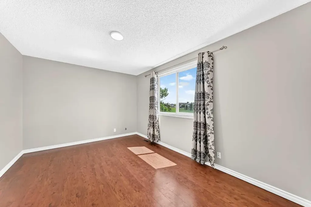 171 Erin Woods Drive SE Calgary AB T2B 2V7