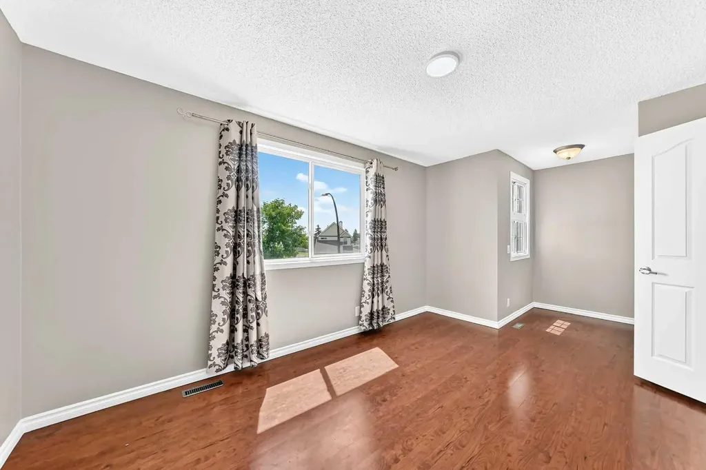 171 Erin Woods Drive SE Calgary AB T2B 2V7