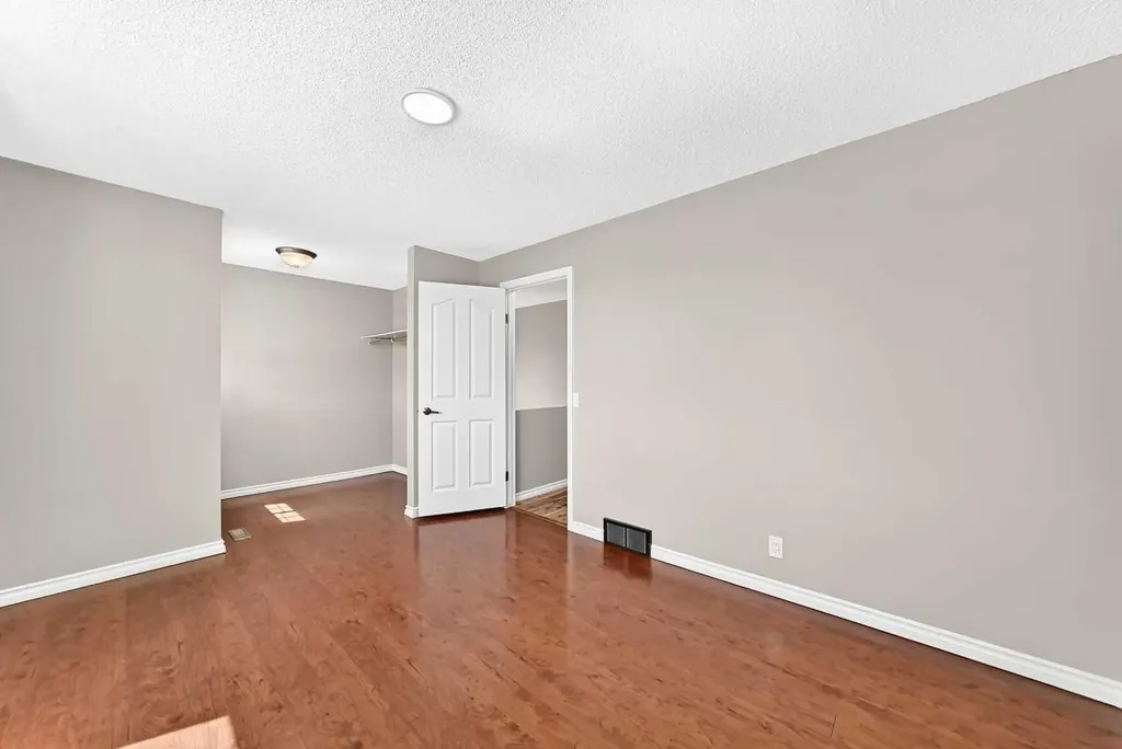 171 Erin Woods Drive SE Calgary AB T2B 2V7