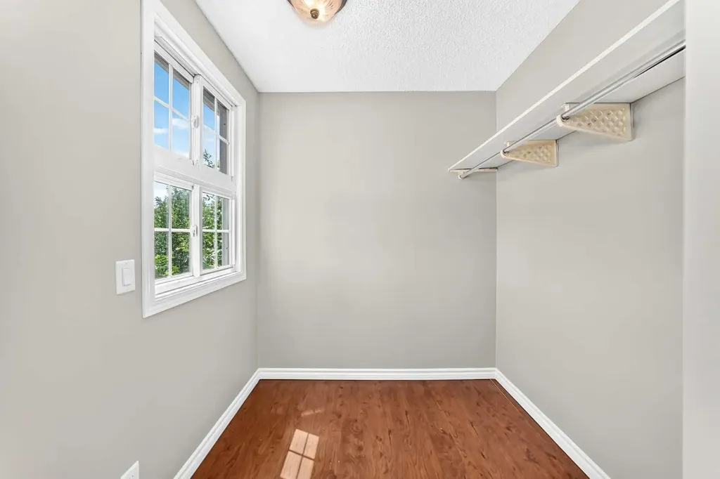 171 Erin Woods Drive SE Calgary AB T2B 2V7