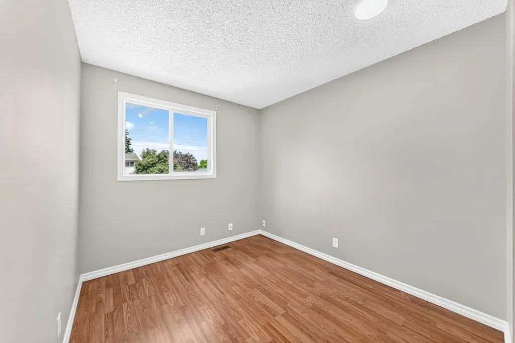 171 Erin Woods Drive SE Calgary AB T2B 2V7