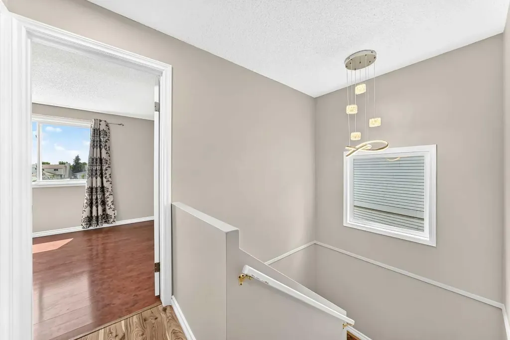 171 Erin Woods Drive SE Calgary AB T2B 2V7