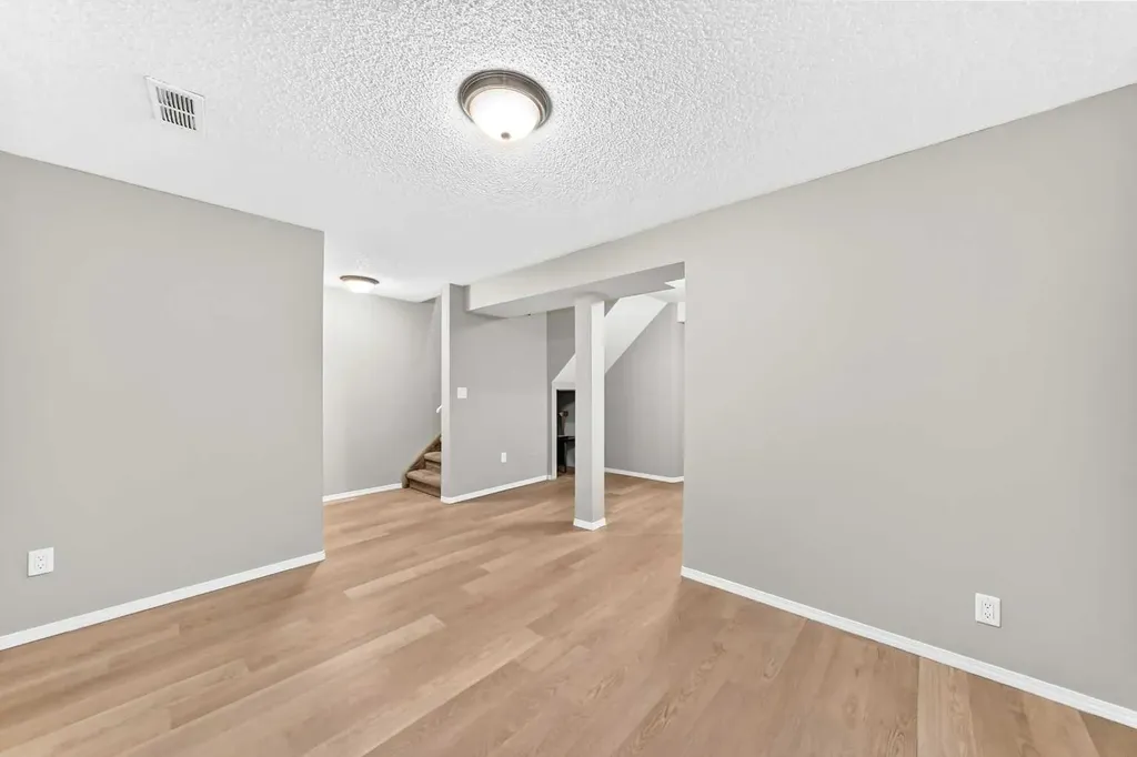 171 Erin Woods Drive SE Calgary AB T2B 2V7