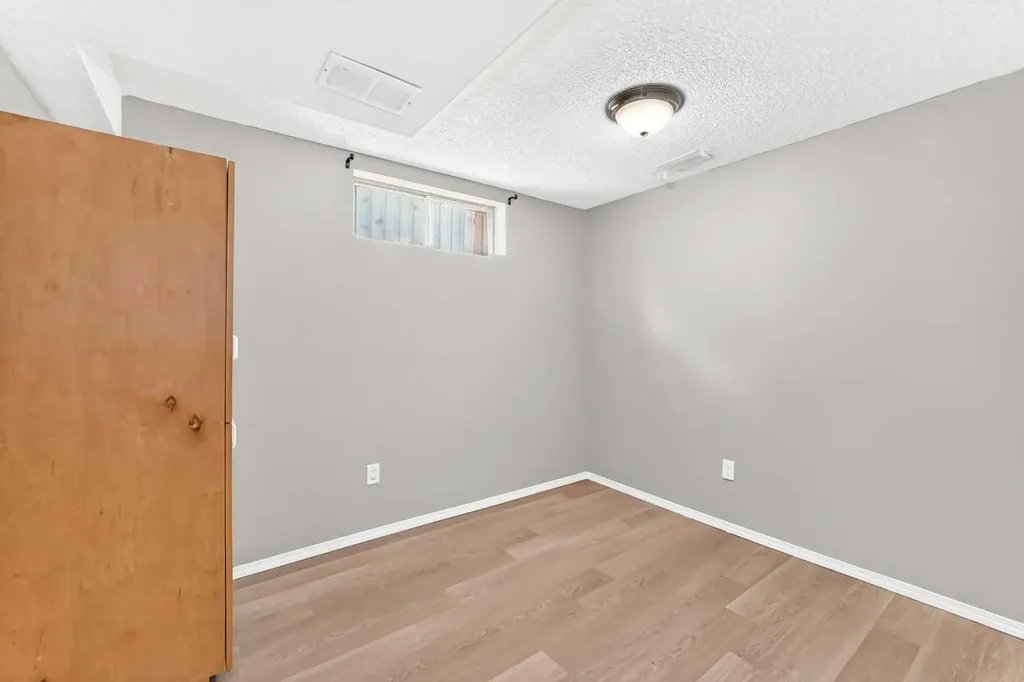 171 Erin Woods Drive SE Calgary AB T2B 2V7