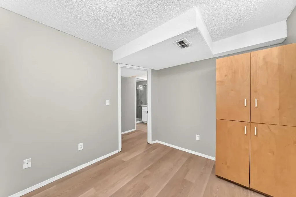 171 Erin Woods Drive SE Calgary AB T2B 2V7
