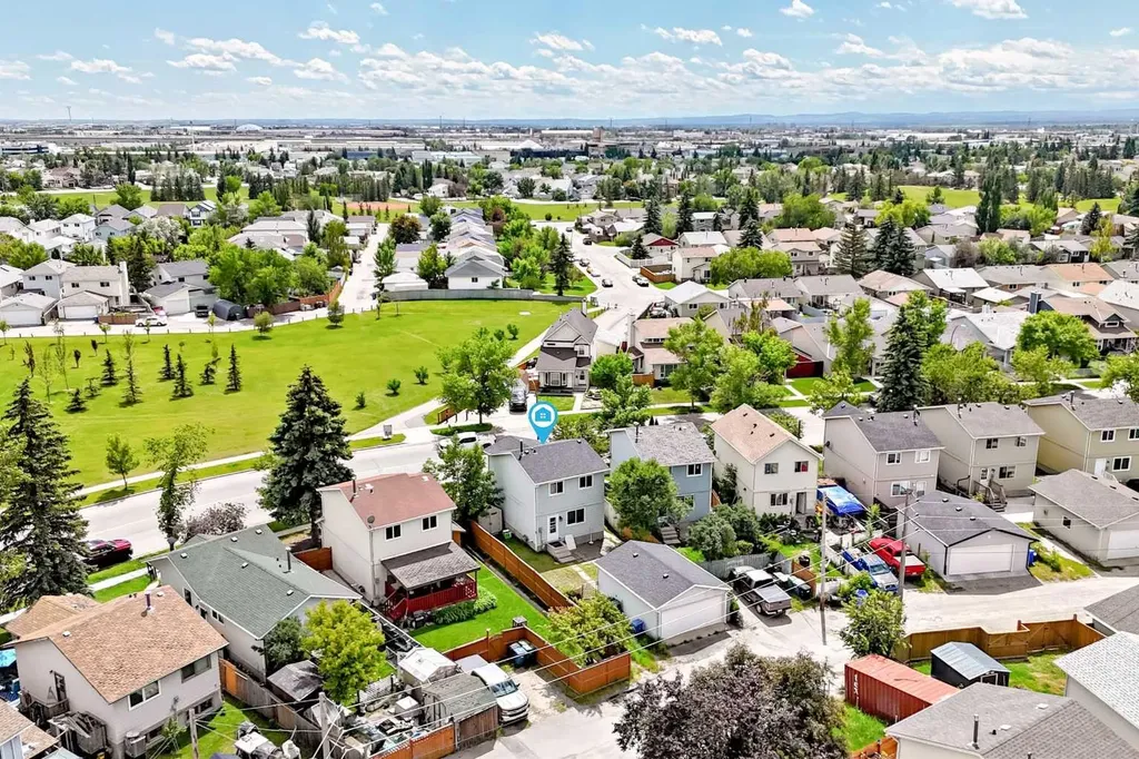 171 Erin Woods Drive SE Calgary AB T2B 2V7