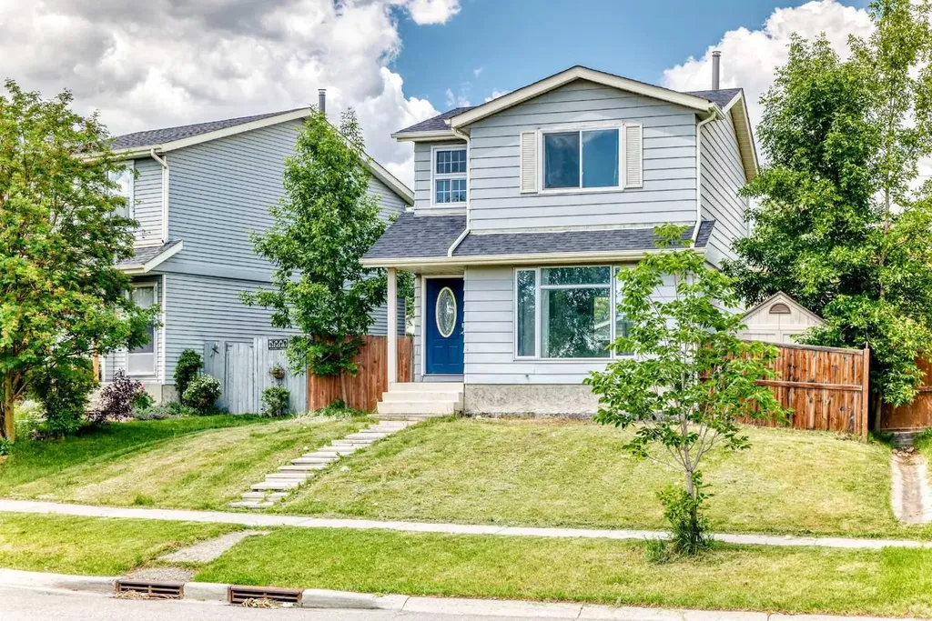 171 Erin Woods Drive SE Calgary AB T2B 2V7