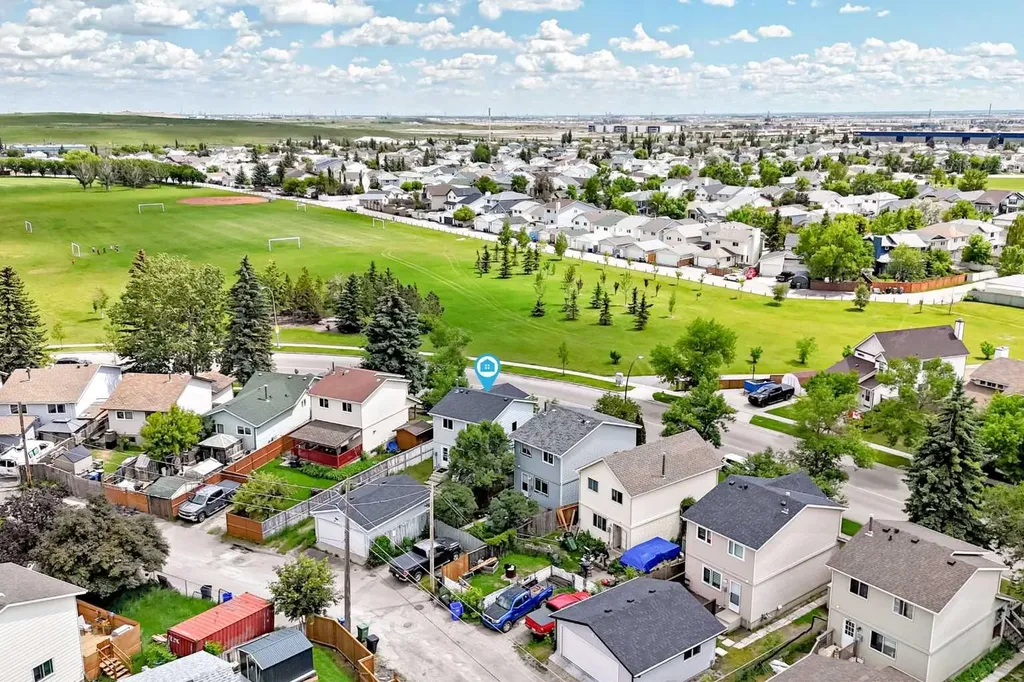 171 Erin Woods Drive SE Calgary AB T2B 2V7