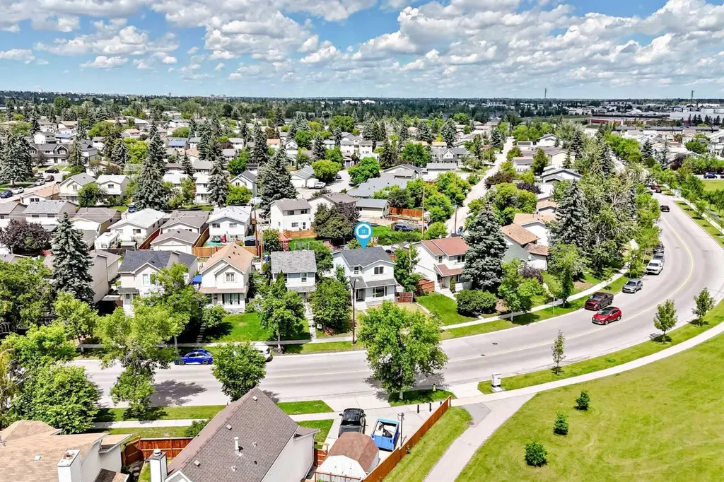 171 Erin Woods Drive SE Calgary AB T2B 2V7