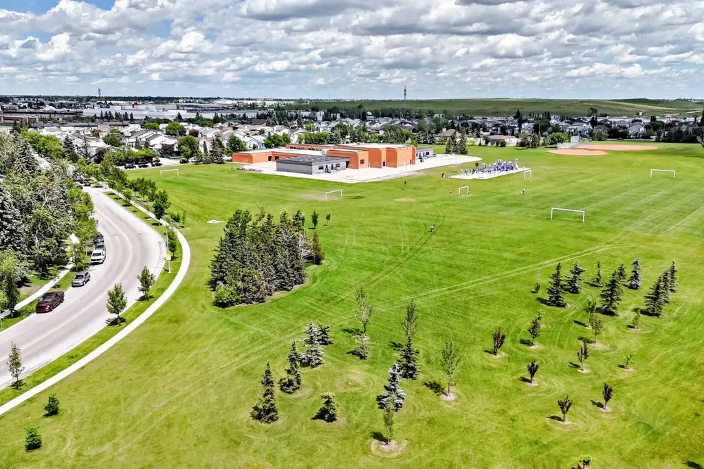 171 Erin Woods Drive SE Calgary AB T2B 2V7