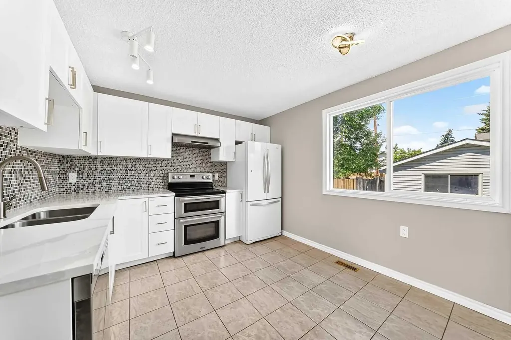 171 Erin Woods Drive SE Calgary AB T2B 2V7