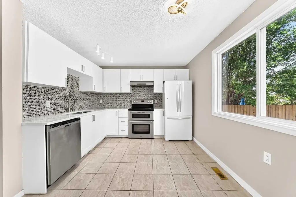 171 Erin Woods Drive SE Calgary AB T2B 2V7