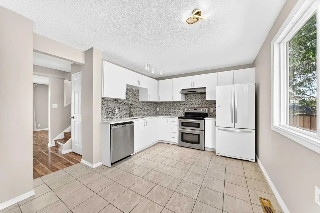 171 Erin Woods Drive SE Calgary AB T2B 2V7