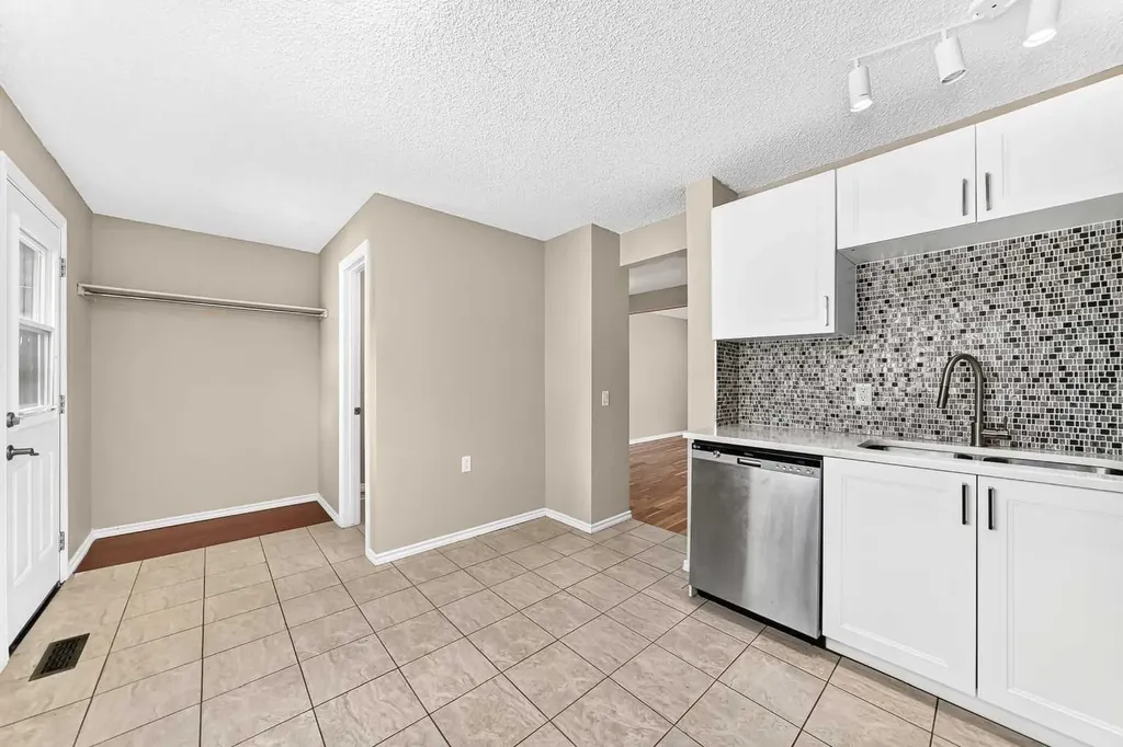 171 Erin Woods Drive SE Calgary AB T2B 2V7