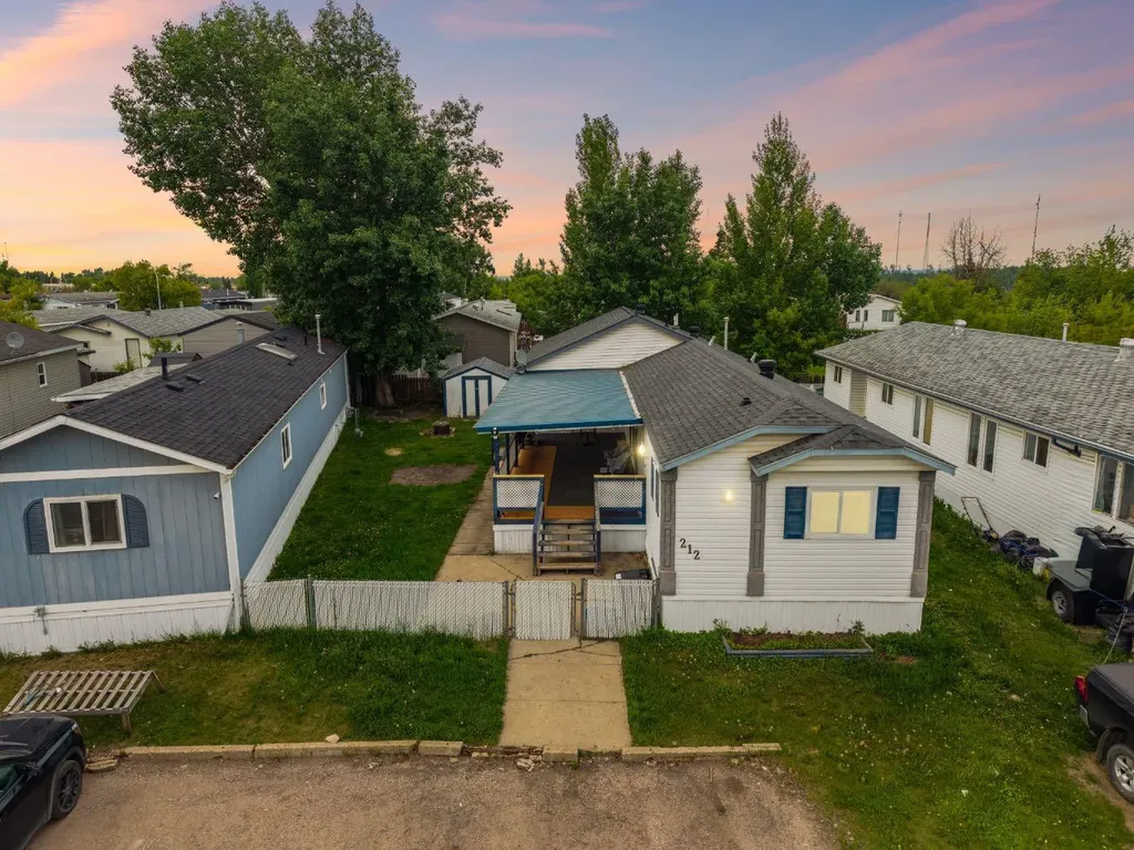 212 Greenwich Lane Fort Mcmurray AB T9H 3Z3