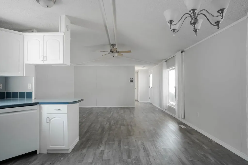 212 Greenwich Lane Fort Mcmurray AB T9H 3Z3